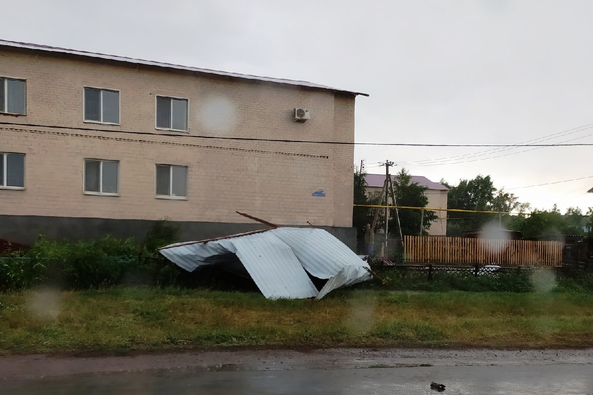 Налетел ураган. Переволоцк с высоты. Переволоцк больница. Фотографии Переволоцка.